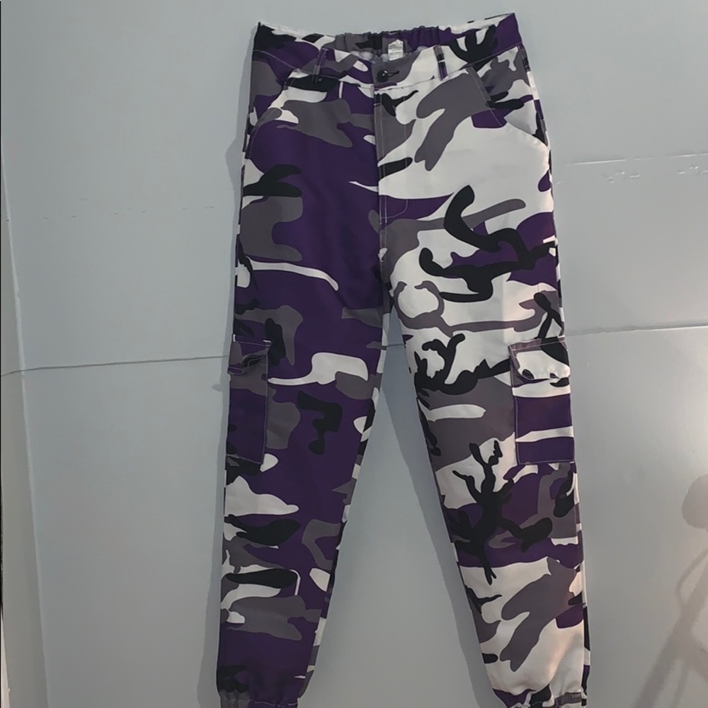 Camouflage purple, black and white cargo pants